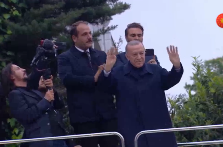  Ερντογάν: “Θα είμαστε μαζί μέχρι τον θάνατο – Bye bye Κεμάλ” – Η πρώτη ομιλία  μετά τη νίκη