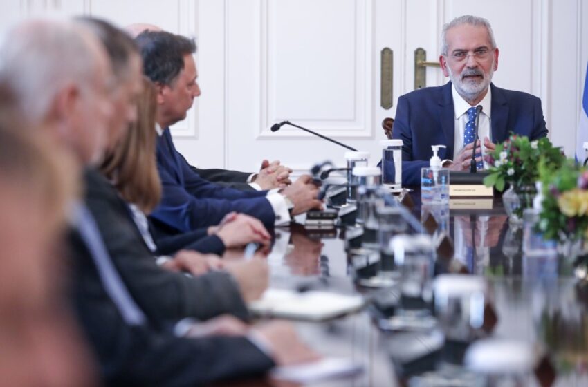  Σαρμάς στο υπουργικό συμβούλιο: ”Καθορίζουμε την κυβερνητική πολιτική μέχρι τις 25 Ιουνίου”