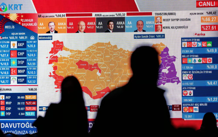  “Μουδιασμένη” η Τουρκία οδεύει για τον δεύτερο γύρο των εκλογών – Αέρα νίκης για Ερντογάν με “προίκα” τις ψήφους Ογκάν-Κλίμα πόλωσης από Κιλιτσντάρογλου