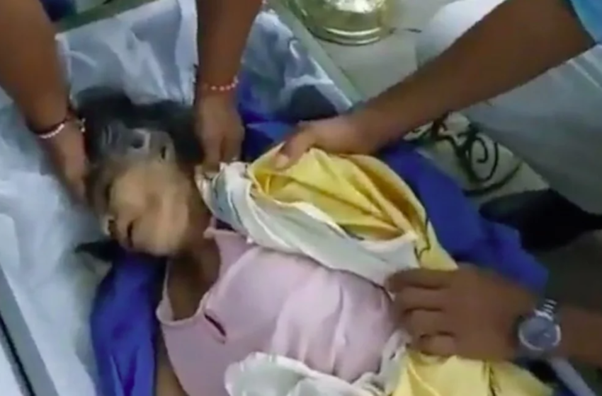  Γυναίκα στον Ισημερινό ξύπνησε κατά τη διάρκεια της κηδείας της – Χτυπούσε το φέρετρο για να της ανοίξουν (vid)