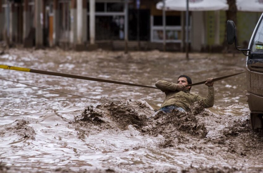  Πλημμύρες σαρώνουν τη Χιλή – 2 νεκροί και 3 αγνοούμενοι (vid)