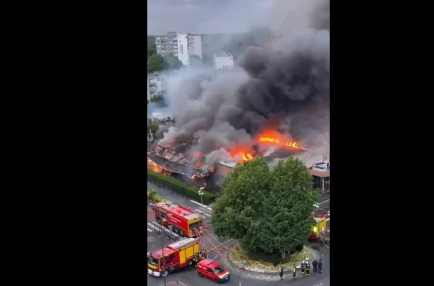 Γαλλία: Κάηκε ολοσχερώς εμπορικό κέντρο στο Παρίσι στην διάρκεια ταραχών (vid)