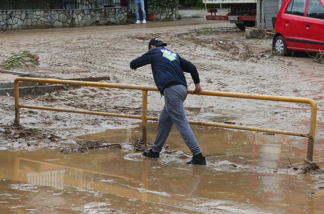  Εικόνες καταστροφής στη βόρεια Ελλάδα – Σοβαρά προβλήματα στη Θεσσαλονίκη (vid)