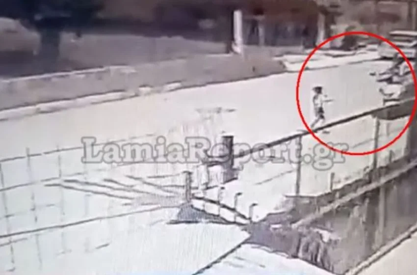  Λαμία: Τρομακτικό βίντεο με μηχανάκι που χτυπά και εγκαταλείπει 5χρονο