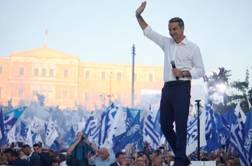  LIVE Η ομιλία Μητσοτάκη στο Σύνταγμα