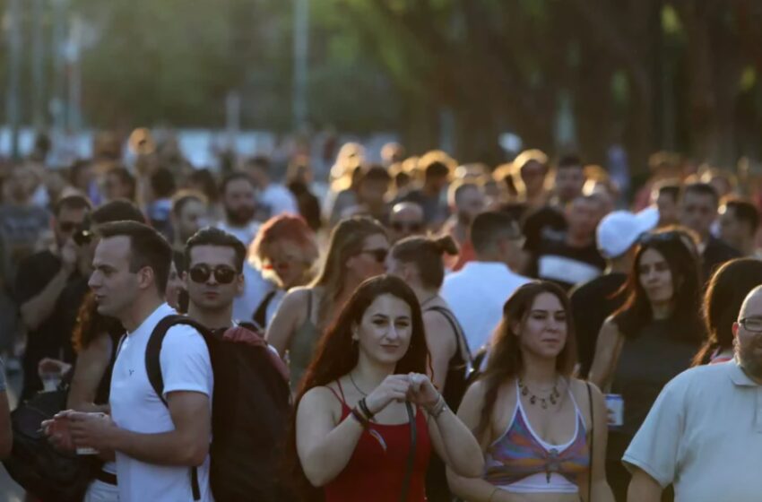  Eurostat για Ελλάδα: 1 στους 2 νέους ηλικίας 15-29 μένει με τους γονείς του