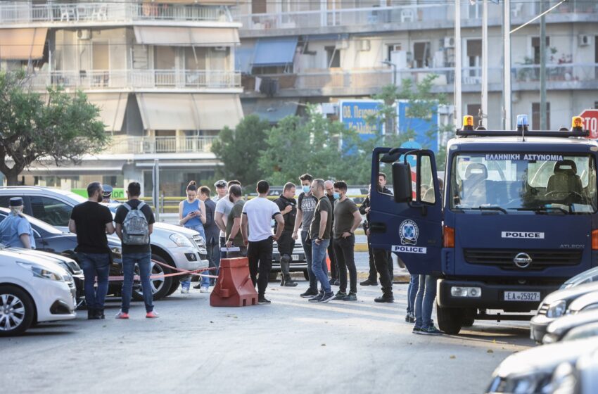  Νέος Κόσμος: Βρέθηκε όχημα με βαρύ οπλισμό που είχε κλαπεί από τη Νίκαια – Τα σενάρια που εξετάζει η ΕΛΑΣ