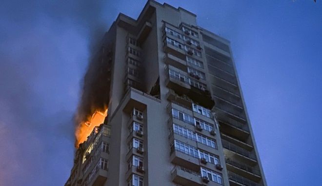  Ουκρανία: Πυραυλική επίθεση σε ουρανοξύστη στο Κίεβο – Τουλάχιστον τρεις νεκροί