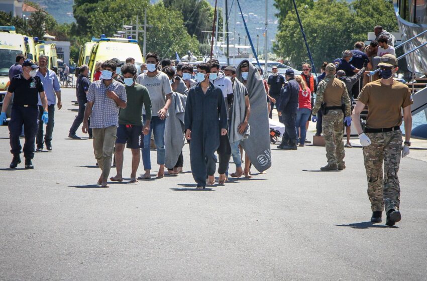  Πύλος: 8 Αιγύπτιοι ελέγχονται ως ύποπτοι για διακίνηση – Ανάμεσά τους και ο καπετάνιος (vid)