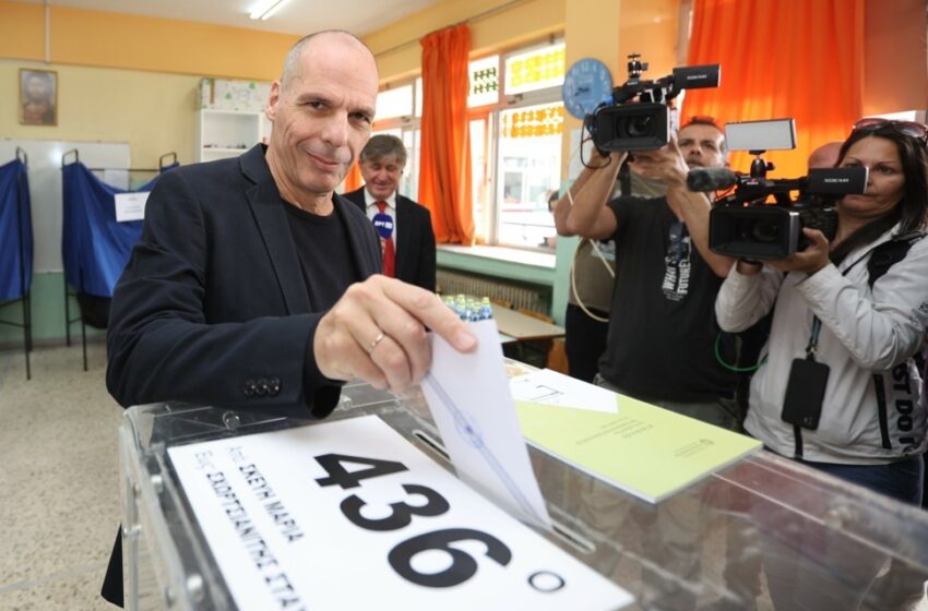  Βαρουφάκης: ”Μέχρι να κλείσουν οι κάλπες, ψήφο-ψήφο, φτάνουμε το στόχο μας” – Στο Παλαιό Φάληρο ψήφισε ο επικεφαλής του ΜέΡΑ25