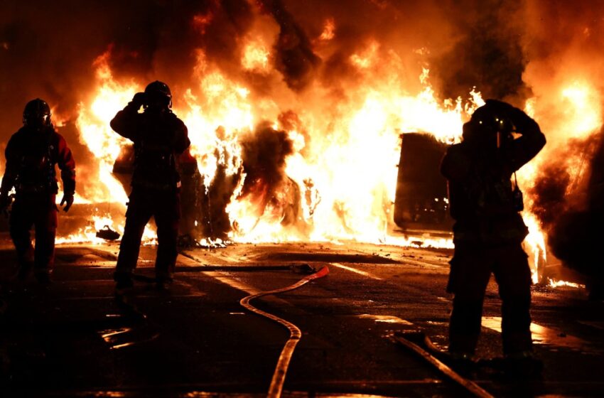  Ταραχές στη Γαλλία: Πάνω από 1.300 συλλήψεις – Μεγάλες καταστροφές και λεηλασίες – Ανυποχώρητος ο Μακρόν