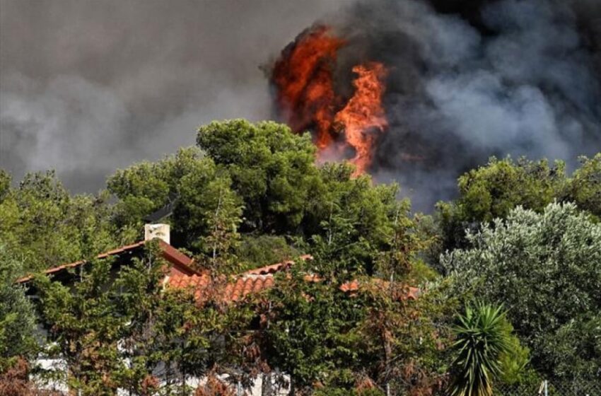  Μήνυμα από 112: “Εκκενώστε την Οινόη”-Οι πολίτες να κατευθυνθούν προς Ερυθρές