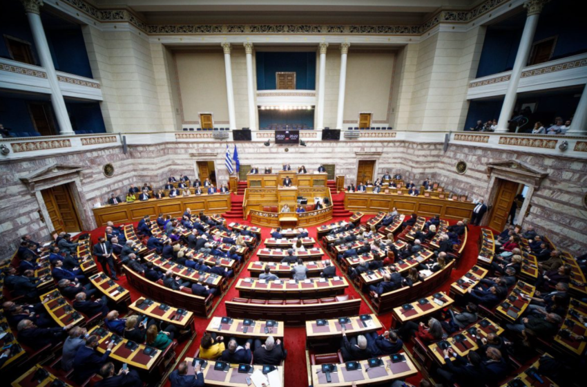  Σε δημόσια διαβούλευση τη Δευτέρα το νομοσχέδιο για την ψήφο των απόδημων Ελλήνων