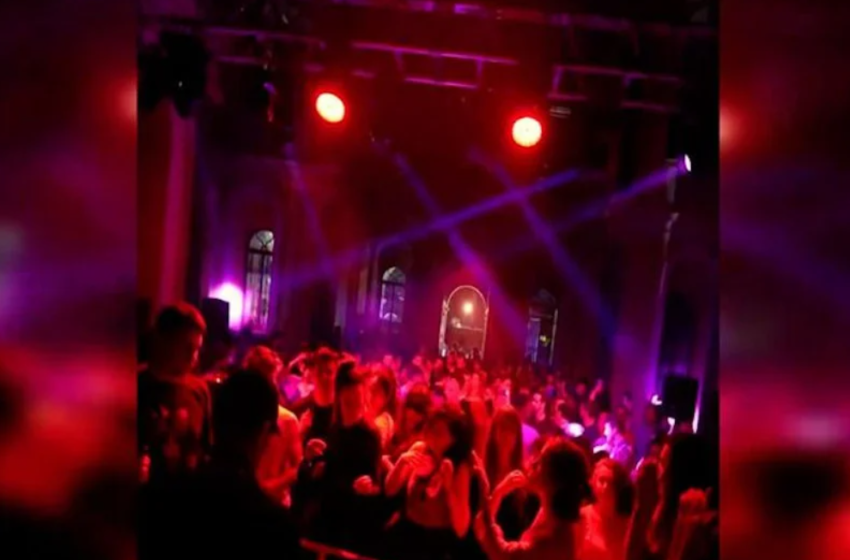  Σμύρνη: Έκαναν πάρτι με ηλεκτρονική μουσική σε Ορθόδοξη Εκκλησία