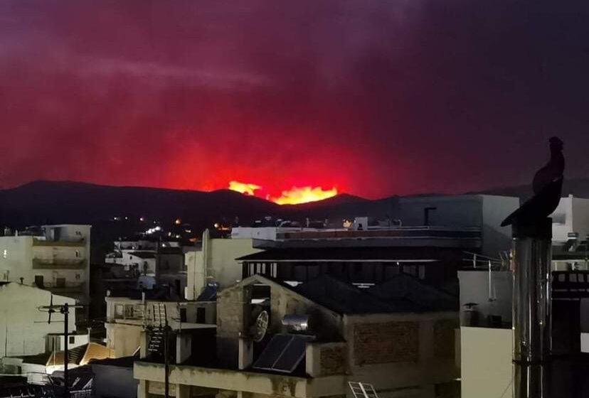  Οι φωτιές απειλούν πόλεις- Εικόνες που σοκάρουν από την πυρκαγιά που έφτασε στα όρια του Βόλου και της Λαμίας- Νέα δεδομένα, αναγκαία η αλλαγή σχεδιασμού