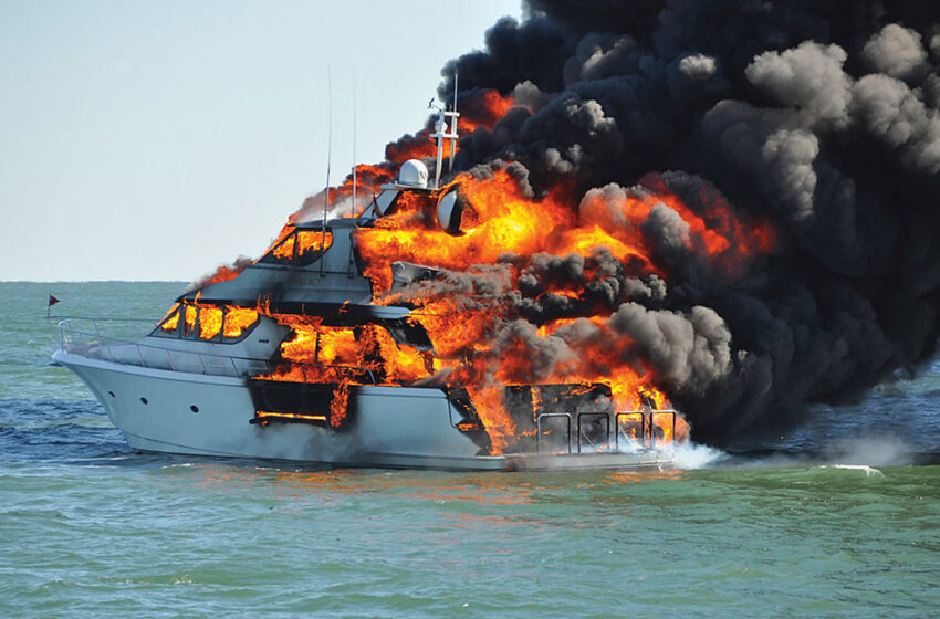  Μαρμάρι: Σκάφος πήρε φωτιά και βυθίστηκε – Άντρας έπεσε στη θάλασσα και σώθηκε