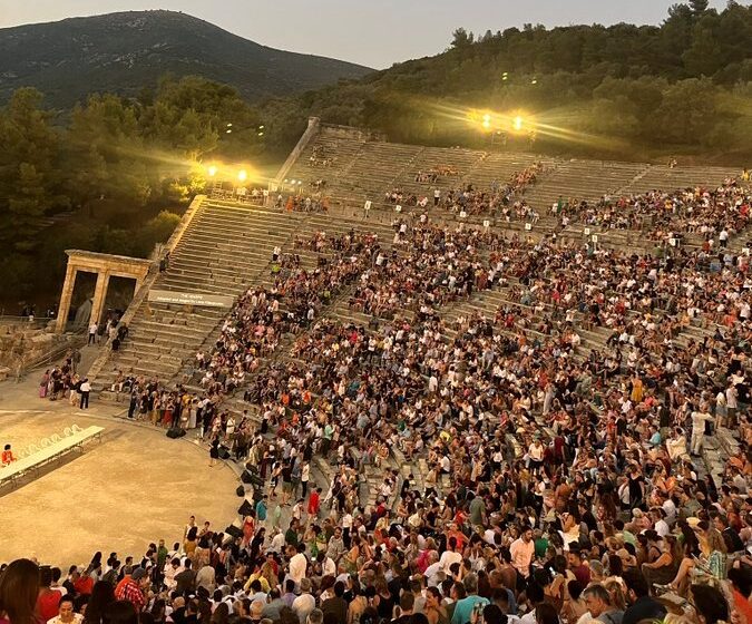  Επίδαυρος: Χαμός για την παράσταση της Κιτσοπούλου – Tα σχόλια Ακρίτα και Τατσόπουλου- Τι γράφουν στο Twitter