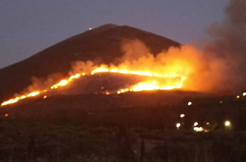  Μεγάλη φωτιά στο Αλιβέρι Εύβοιας: Καίει σε δύσβατο σημείο κοντά σε εργοστάσιο της ΔΕΗ (vid)