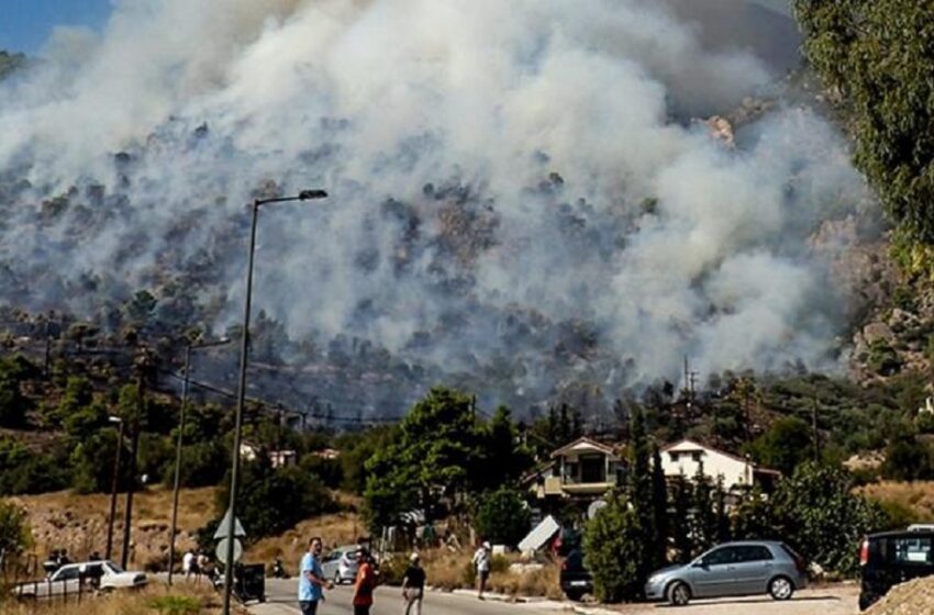  Πυρκαγιά στο Λουτράκι: Εκκενώνονται Καλαμάκι Ισθμίων και Παράδεισος