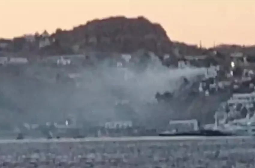  Μύκονος: Φωτιά μπροστά από βίλα – Γέμισε καπνούς η παραλία της Ψαρούς (vid)