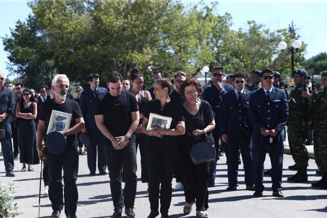  Περικλής Στεφανίδης: Θλίψη και στρατιωτικές τιμές στην κηδεία του ήρωα (εικόνες, vid)