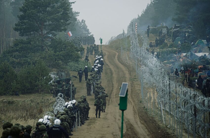 Η Πολωνία ενισχύει τον στρατό της στα σύνορα με τη Λευκορωσία – Μετανάστες επιχειρούν να περάσουν στη χώρα  