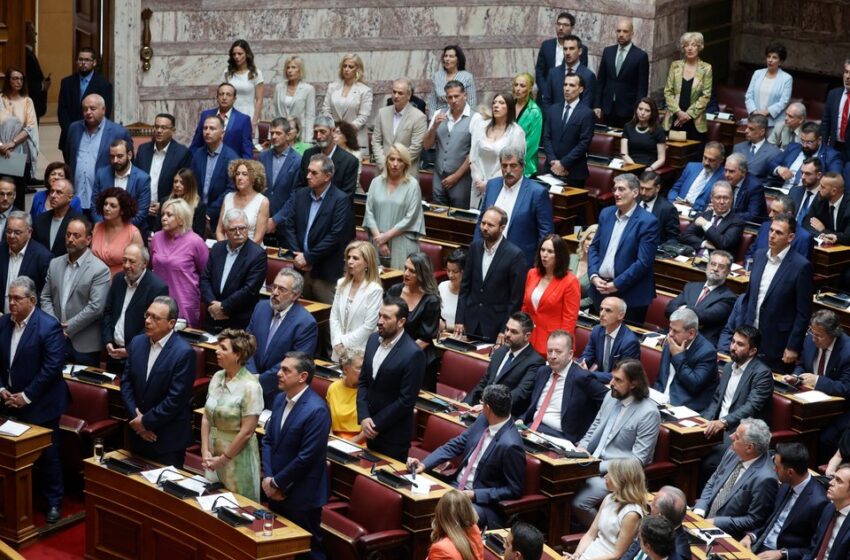  Επιστολή ΣΥΡΙΖΑ στον Τασούλα για Σπαρτιάτες: Απαράδεκτο και πρωτοφανές να κάθονται σε έδρανα της Αριστεράς