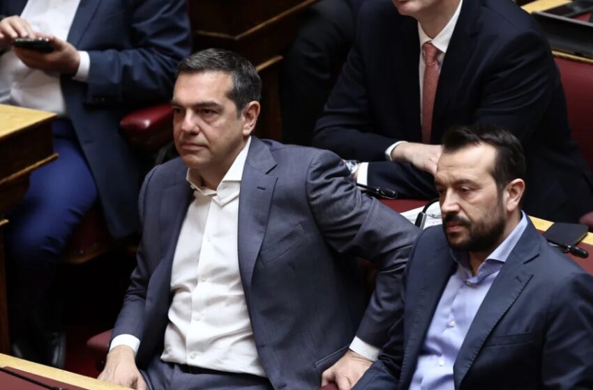  Στη Βουλή ο Τσίπρας: Κάθισε δίπλα στον Παππά