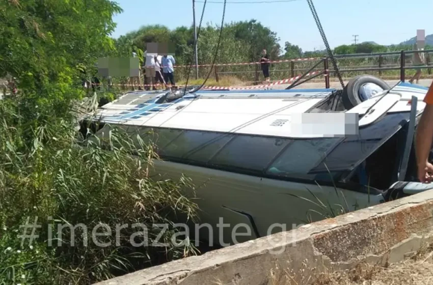  Ζάκυνθος: Τουριστικό λεωφορείο έπεσε μέσα σε γεφύρι (εικόνες)