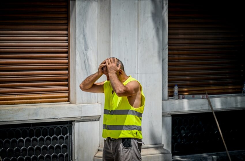 Kαύσωνας: Εργάτες του Δήμου Αθηναίων δουλεύουν στο λιοπύρι