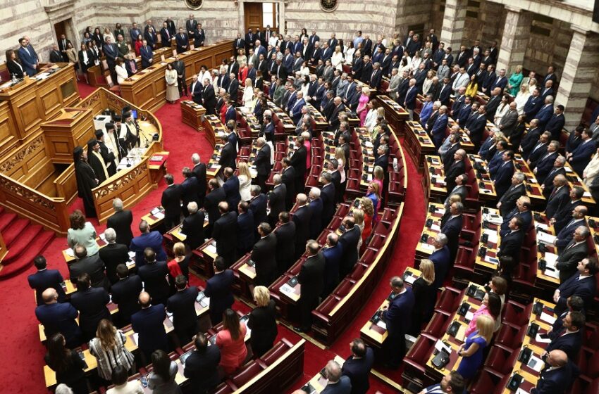  Βουλή: Προεδρείο χωρίς αντιπροέδρους από “Σπαρτιάτες”, “Νίκη” και “Πλεύση Ελευθερίας” – Ποιοι εξελέγησαν