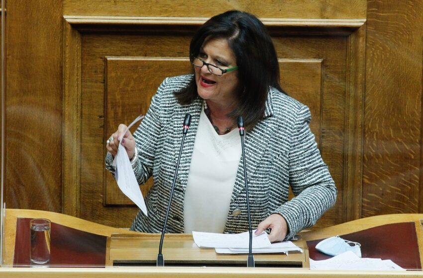  Χαρά Καφαντάρη: “Όνειρα θερινής νυκτός” η προσχώρησή μου στο ΠΑΣΟΚ