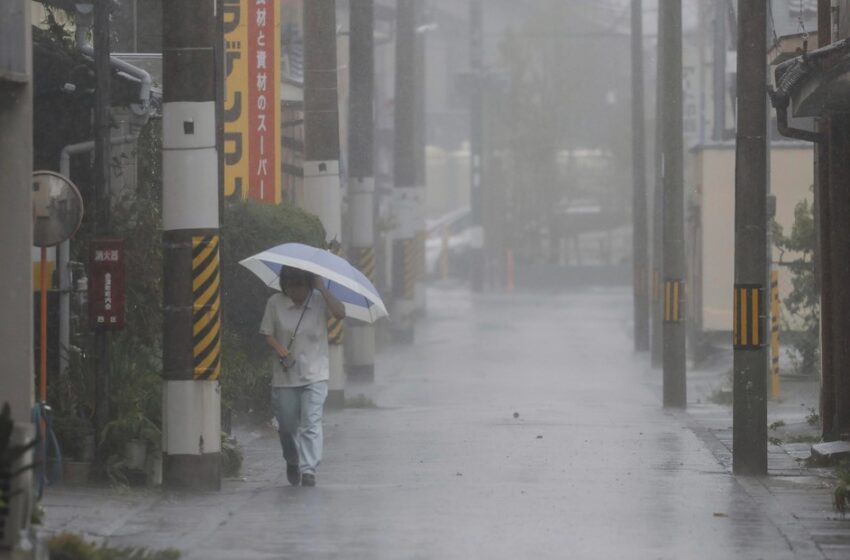  Ιαπωνία: Σαρώνει η τροπική καταιγίδα Λαν – Τουλάχιστον 50.000 νοικοκυριά χωρίς ρεύμα (vid)