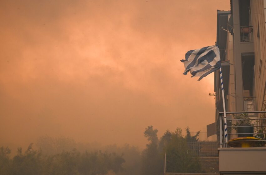  Όλοι με μάσκα στην Αθήνα – Σήμα κινδύνου για τα μικροσωματίδια λόγω της φωτιάς στην Πάρνηθα