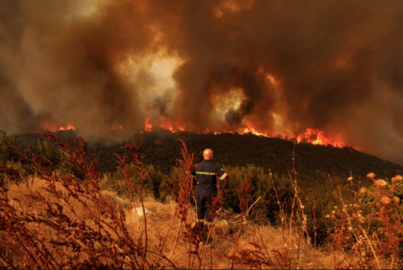  Πυρκαγιές: Μηνύματα για εκκένωση από το 112 στη Ροδόπη, αναζωπυρώσεις στον Έβρο – Πύρινα μέτωπα σε Καβάλα και Άνδρο
