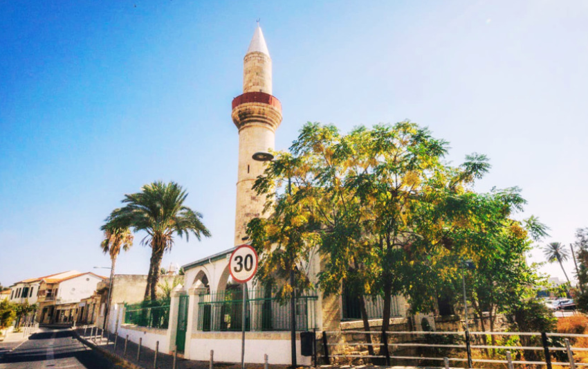  Κύπρος: Επίθεση με μολότοφ σε Τζαμί στη Λεμεσό – Η αντίδραση της Τουρκίας και η θέση της Κύπρου