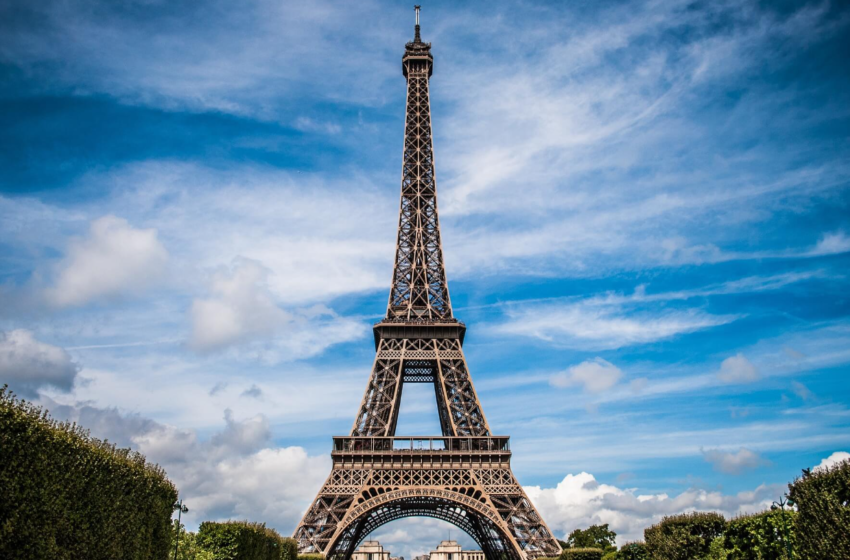  Γαλλία: Εκκενώθηκε ο Πύργος του Άιφελ μετά από απειλή για τοποθέτηση βόμβας