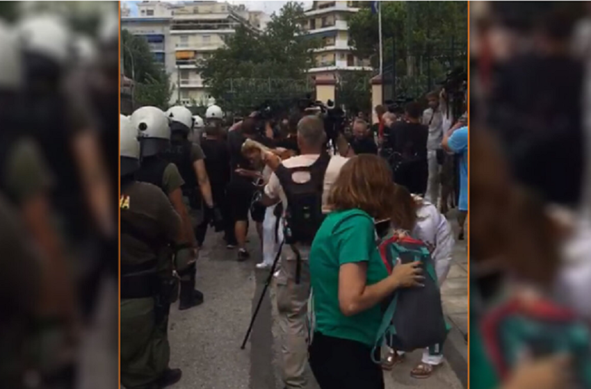  Ευελπίδων: Ένταση ανάμεσα σε οπαδούς της ΑΕΚ και την αστυνομία