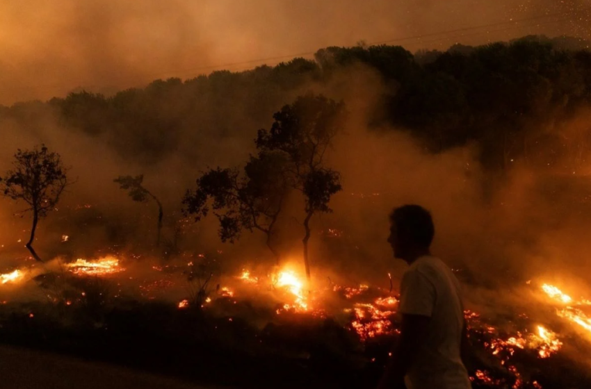  Ανεξέλεγκτη η φωτιά στον Έβρο: Νέο μήνυμα από το 112 για Σουφλί