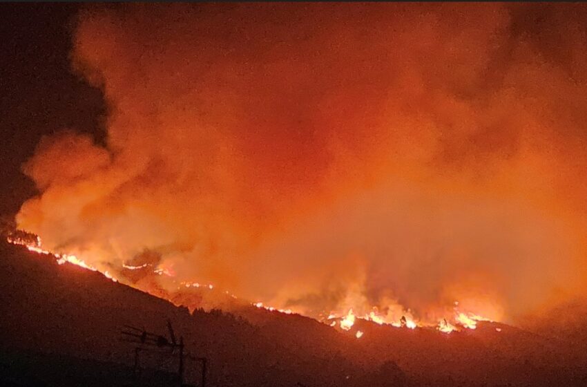  Ισπανία: Εκκενώθηκαν τέσσερα χωριά – Κόλαση φωτιάς στο εθνικό πάρκο της Τενερίφης