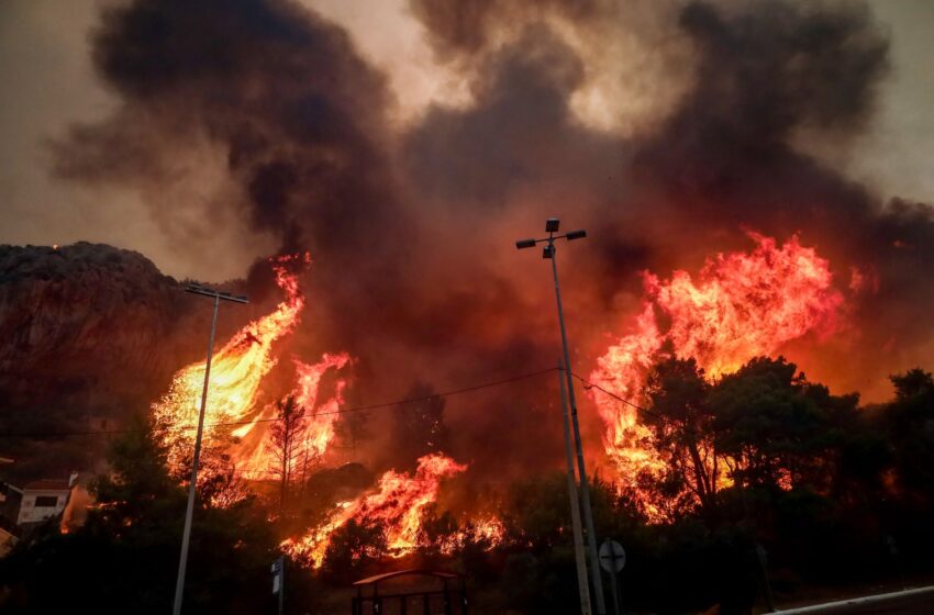  Συνεχίζεται για 3η μέρα η φωτιά στην Καβάλα – Συνεχείς αναζωπυρώσεις, ισχυροί άνεμοι