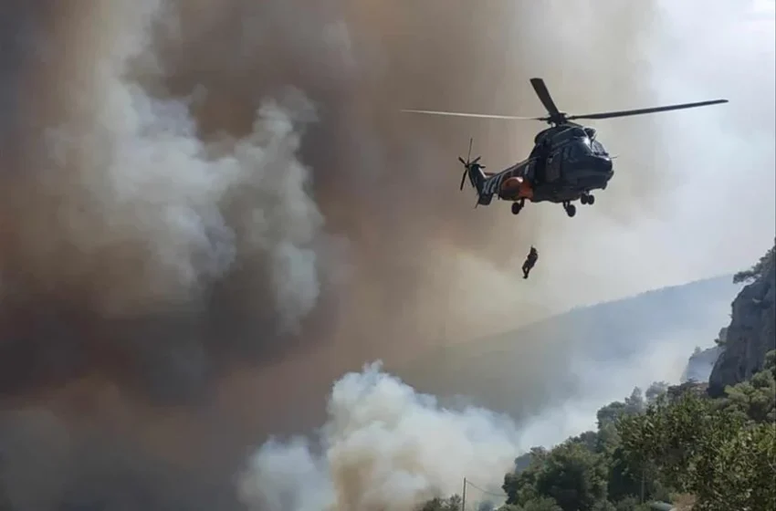  Συγκλονιστικές εικόνες από την εκκένωση της Μονής Κλειστών – Η στιγμή που Super Puma απεγκλωβίζει κόσμο (vid)
