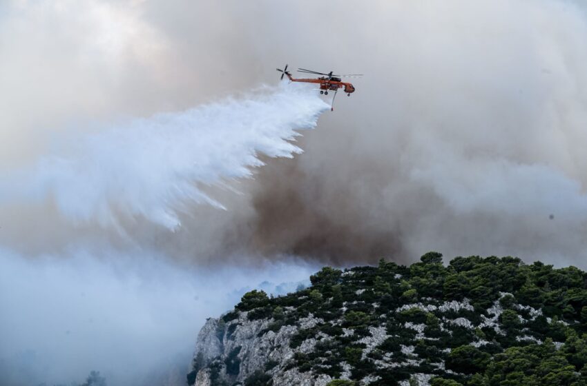  Οι εξελίξεις στα πύρινα μέτωπα: Καλύτερη η εικόνα στην Πάρνηθα αλλά με αναζωπυρώσεις σε δύσβατα σημεία – Δύσκολη κατάσταση σε Έβρο-Βοιωτία