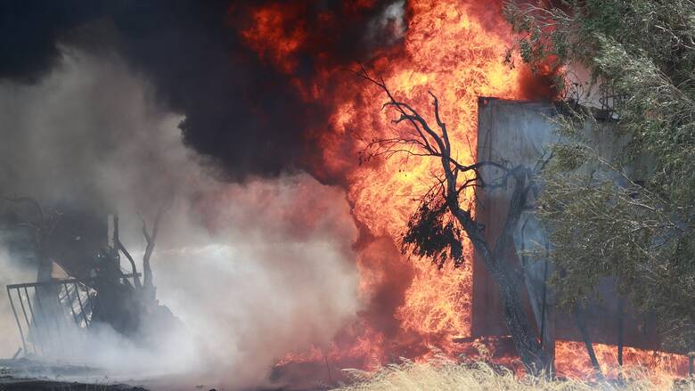  Ανεξέλεγκτη η φωτιά και στη Ροδόπη – Απανωτά 112 για εκκενώσεις οικισμών – Πολλά τα καμένα σπίτια – Βρέθηκαν εμπρηστικοί μηχανισμοί