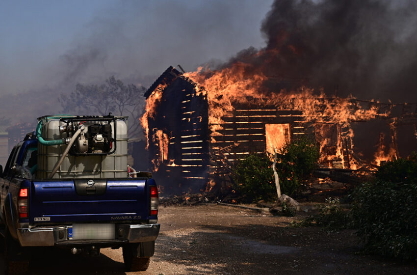  Κουβαράς: Υπό μερικό έλεγχο η φωτιά στην περιοχή