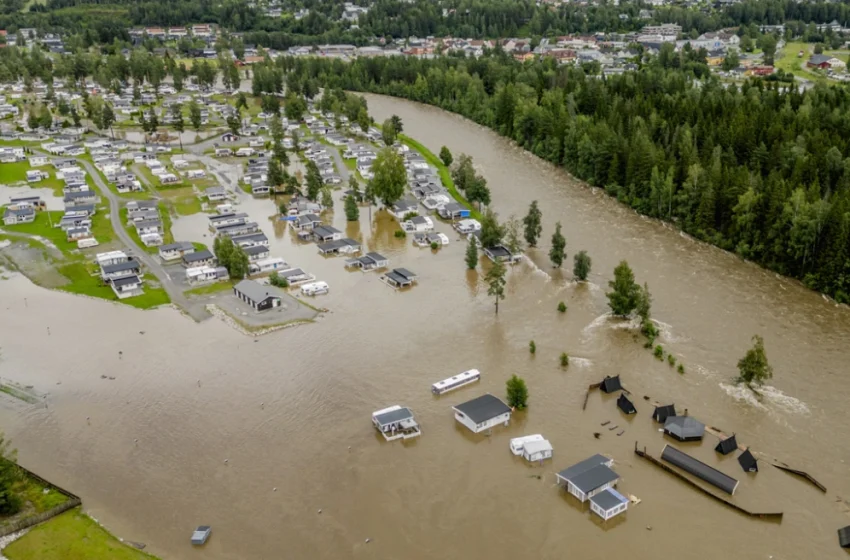  “Πνίγηκε” η Νορβηγία από τις σφοδρές βροχοπτώσεις – Έσπασε φράγμα, τα νερά παρέσυραν σπίτια (vid)
