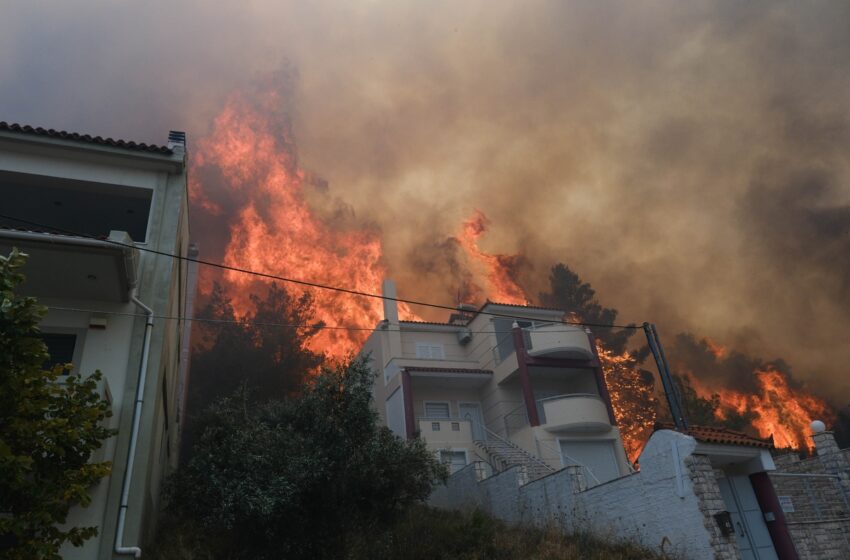  Εντολή εκκένωσης σε  Άνω Λιόσια, Γεννηματά και Κανάλα – Άλλαξε πορεία το μέτωπο – Εγκλωβισμένοι στη Φυλή