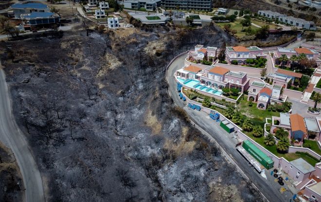  Euronews/Φωτιές: Οι “μαύροι” αριθμοί της καταστροφής – Κάηκε έκταση μεγαλύτερη από το Λονδίνο – Αποκαρδιωτικές εικόνες στη Ρόδο με πάνω από 200.000 καμένα στρέμματα