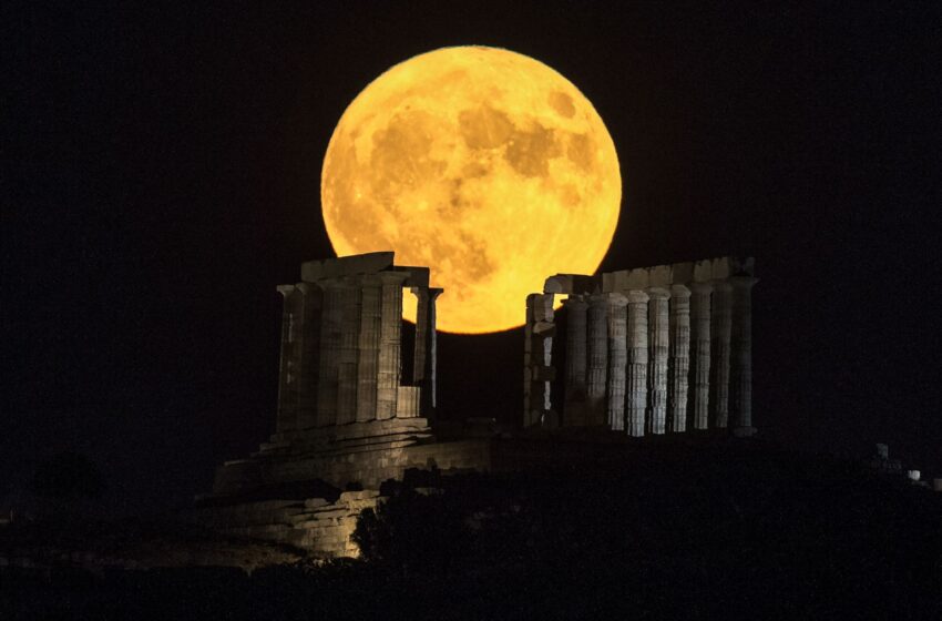  Εντυπωσιακές εικόνες από την υπερπανσέληνο