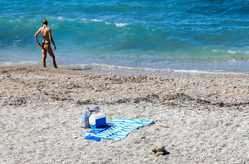  Σαρώνουν τις παραλίες για παράνομες ξαπλώστρες – Κλείνουν beach bar – Συλλήψεις σε Κυκλάδες και Επτάνησα